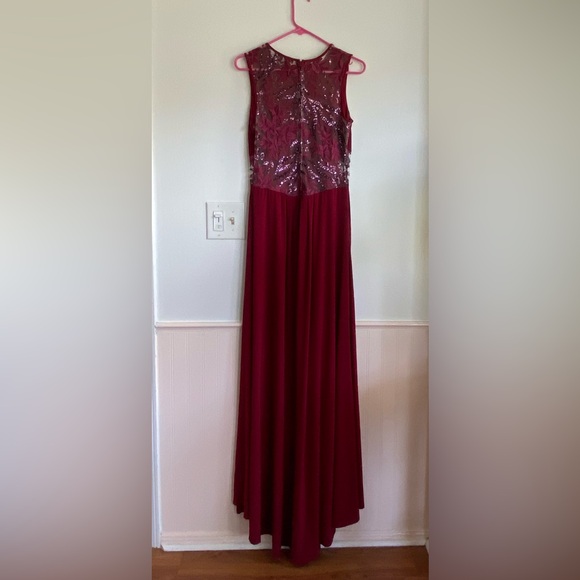 Windsor Burgundy Red Evening Formal Dress Floral Lace - Picture 3 of 7
